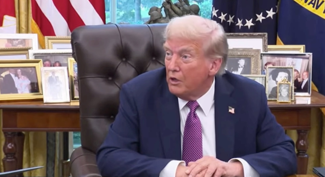 特朗普威胁&ldquo;击落&rdquo;委内瑞拉军机。图源：美媒视频截图