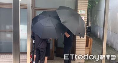 詹智能命案解剖！身中4刀「後膝被刺竟奪命」　家屬撐黑傘到場