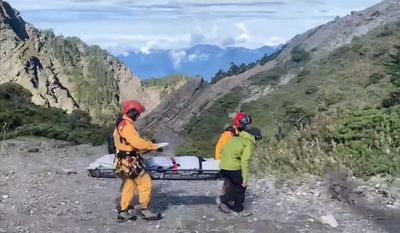 快訊／南湖大山意外！1登山客疑「高山症」死亡　空勤吊掛遺體下山