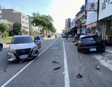 剛睡醒就開車！猛撞停路邊400萬保時捷　恐噴天價維修費