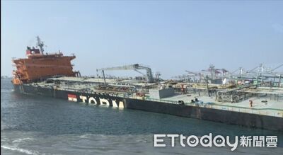 丹麥籍油輪撞高雄港破裂　交部修法明定水域施工浮標規格