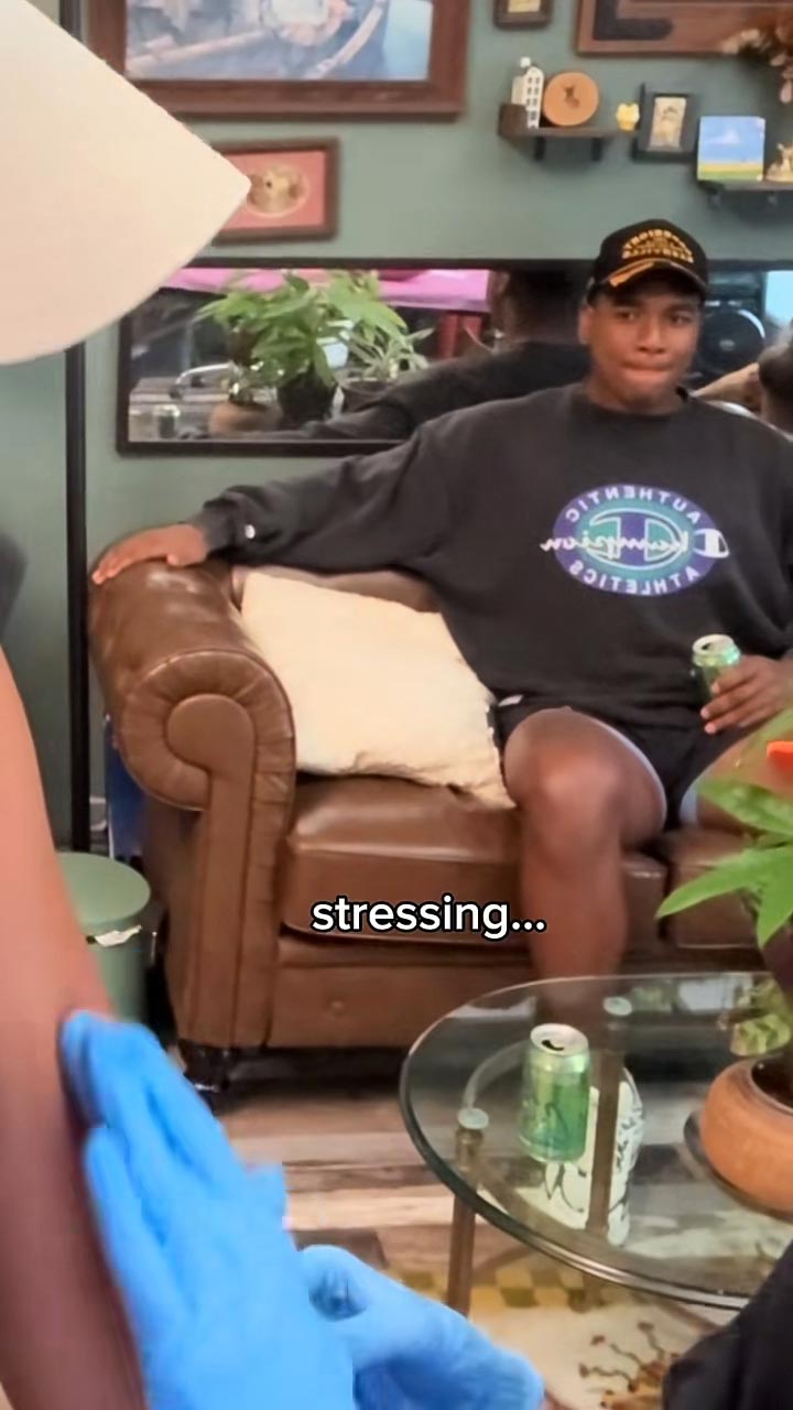 Bachelor s Alexe Godin Pranks Andrew Spencer With Tattoo of His Birthday 007