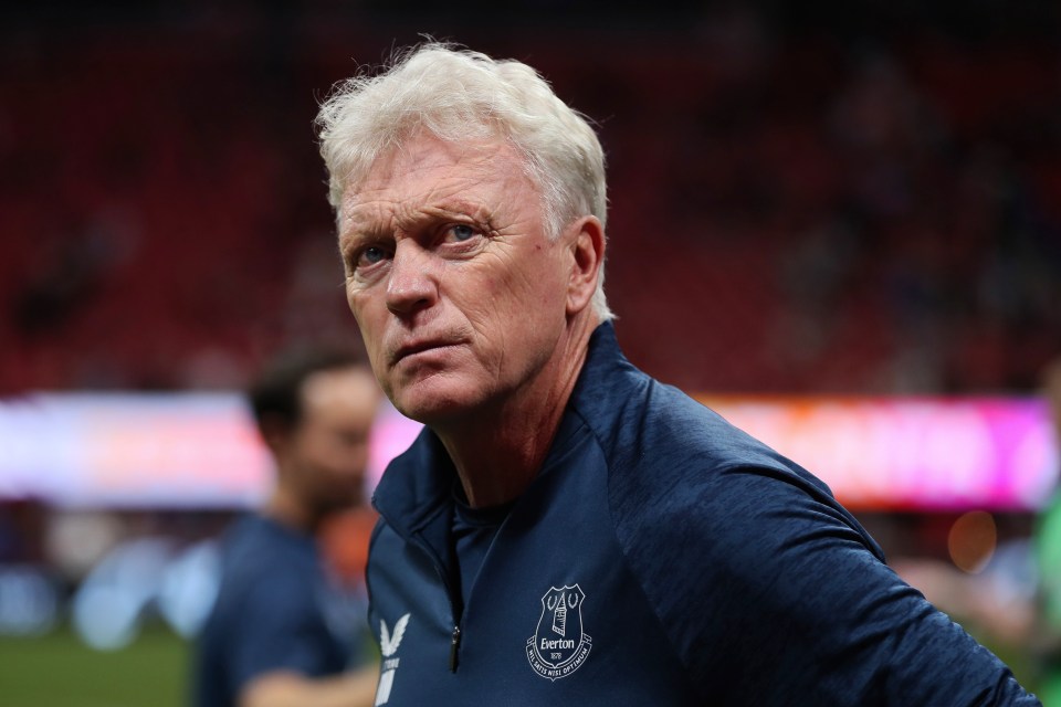 ATLANTA, GEORGIA - AUGUST 03: David Moyes, Head Coach of Everton, looks on after the Premier League Summer Series match between Manchester United and Everton FC at Mercedes-Benz Stadium on August 03, 2025 in Atlanta, Georgia. (Photo by AJ Reynolds/Getty Images)