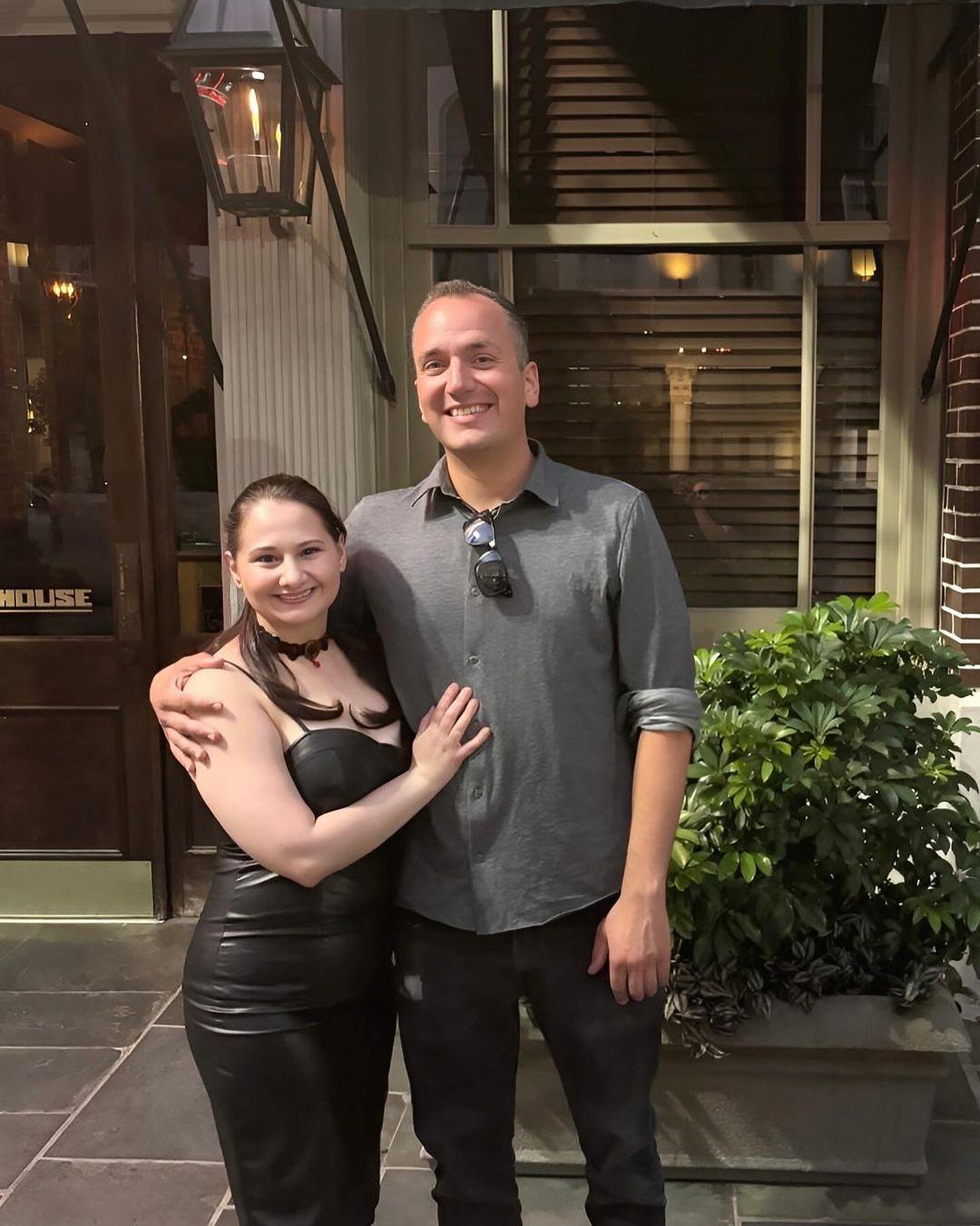 Gypsy Rose Blanchard poses with Ken Urker