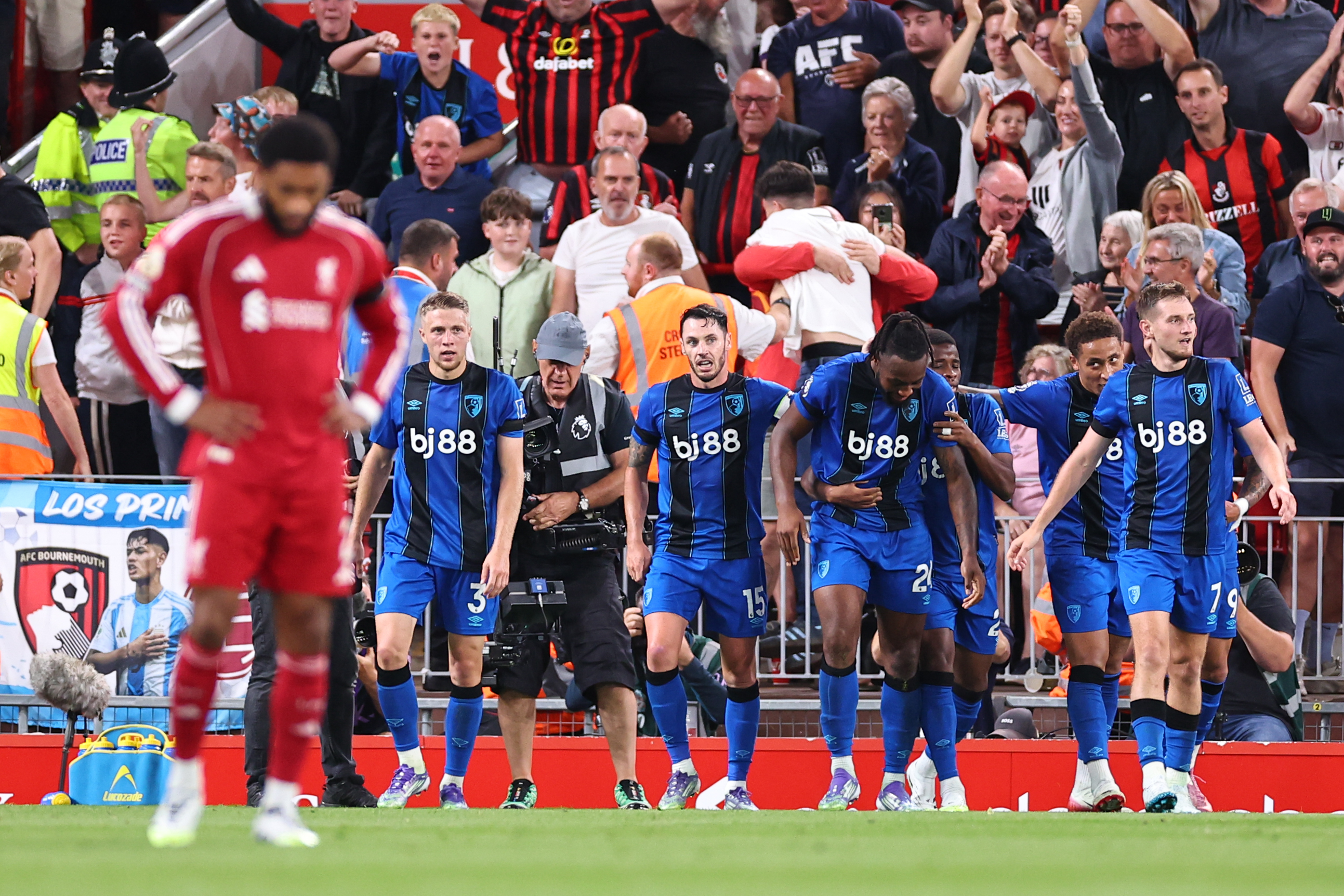 LIVERPOOL, ENGLAND - AUGUST 15: Antoine Semenyo of Bournemouth celebrates after scoring a goal to make it 2-2 during the Premier League match between Liverpool and Bournemouth at Anfield on August 15, 2025 in Liverpool, England. (Photo by Robbie Jay Barratt - AMA/Getty Images)