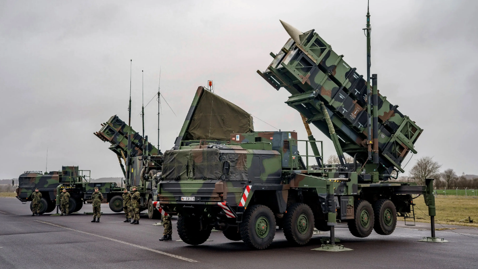 美以两国对伊朗的军事行动可能会使乌陷入困境,因为美国及其中东盟友可能需要“爱国者”防空导弹等武器用于防御。