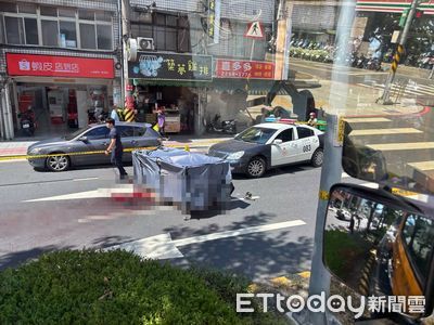 快訊／新北男過馬路未走斑馬線　遭大貨車撞輾臟器外露慘死