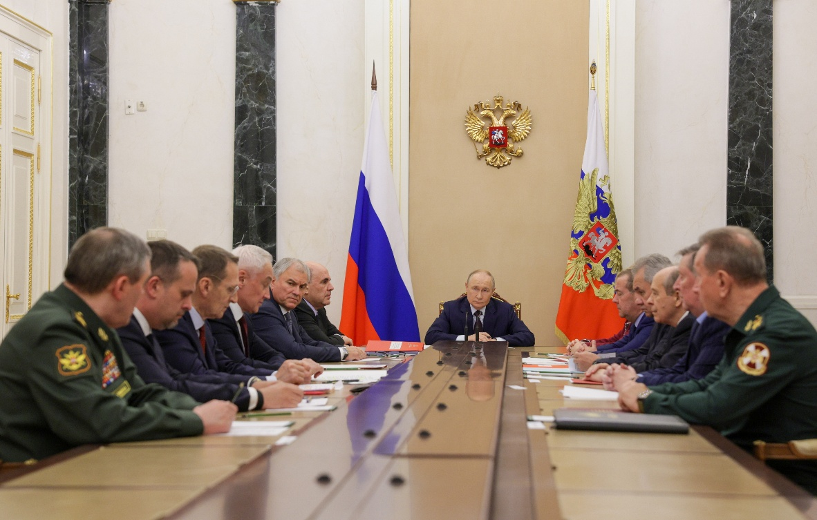 当地时间11月5日，普京参加内阁会议。图源：俄媒