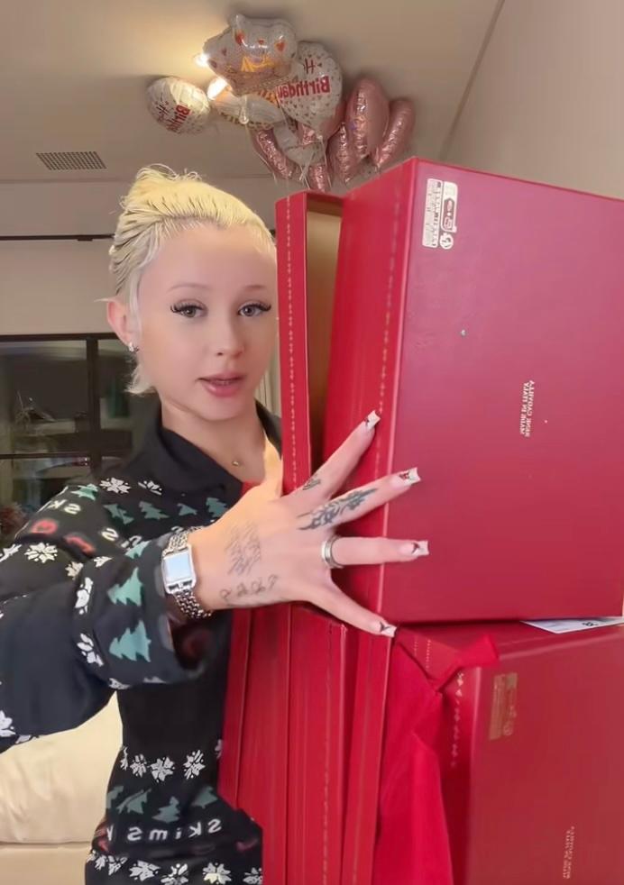 Alabama Barker holding christmas gifts