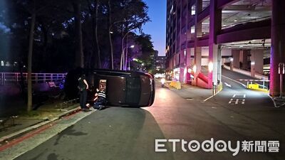 七月半驚魂！北投、士林各傳女駕駛不明原因自撞　車身均90度側翻