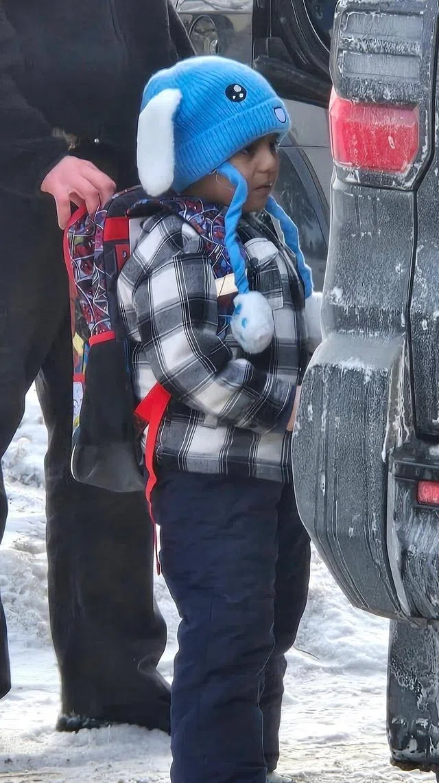 1月20日，5岁的亚姆&middot;拉莫斯在明尼苏达州突袭行动中遭移民官员拘留，相关照片在网上广为流传。（法新社）