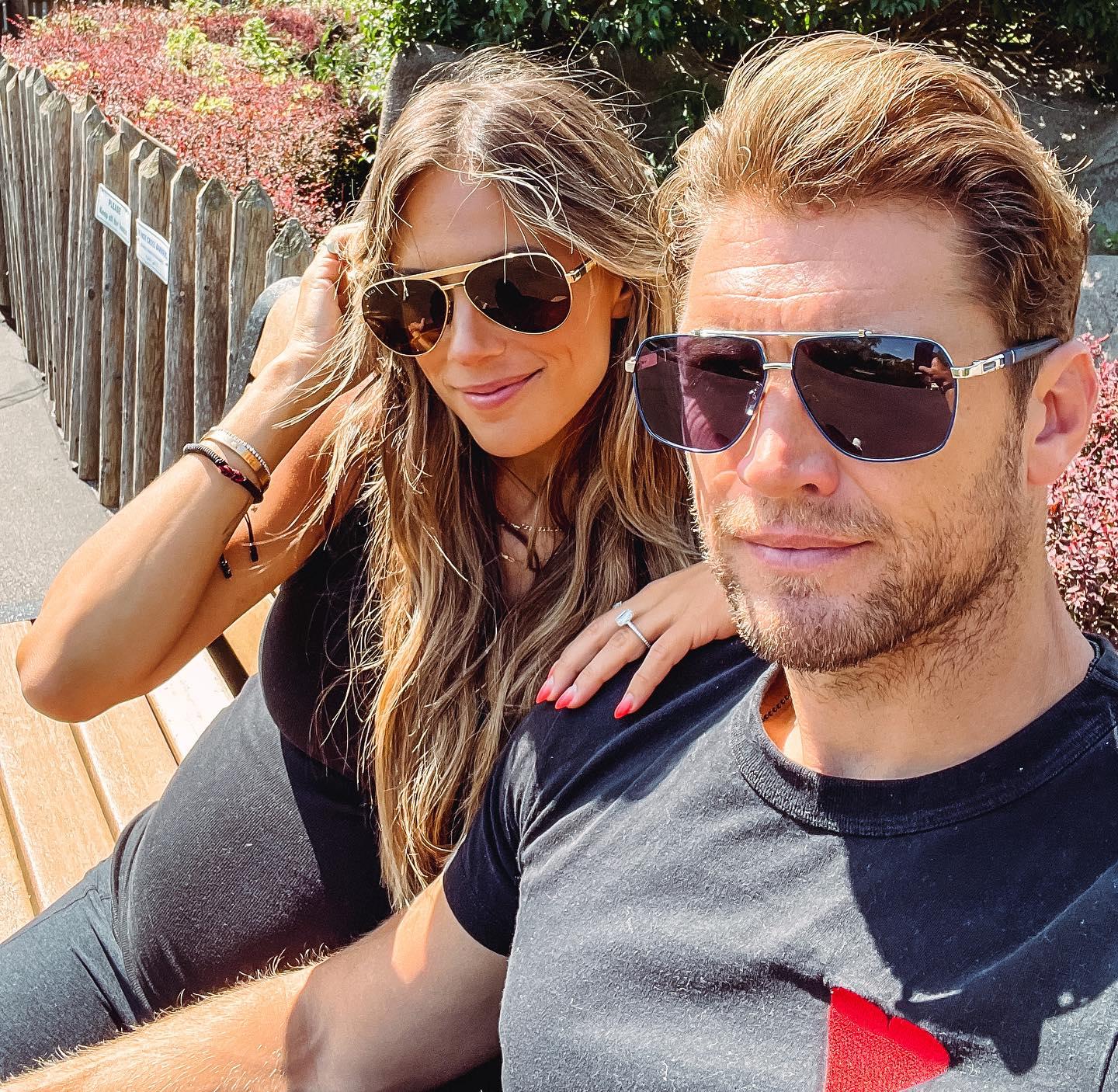 Pregnant Jana Kramer Gushes Over Fianc&eacute; Allan Russell In New Snaps