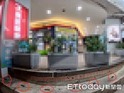 不滿街友坐躺階梯聊天！放整排防鴿尖刺板　新北無聊男慘了