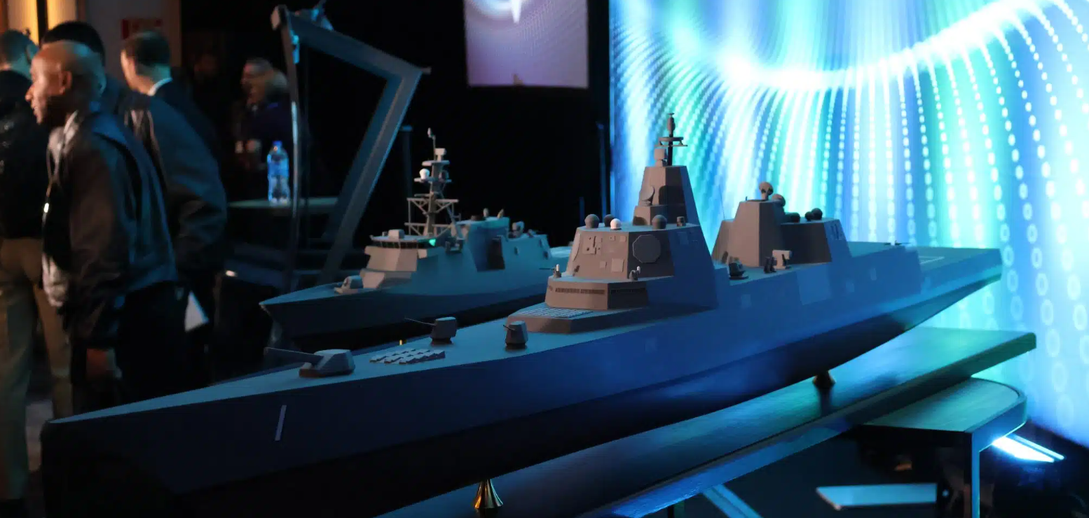 在美国海军水面舰艇协会年度研讨会上展出的&ldquo;特朗普&rdquo;级战列舰的模型 （来源：美国&ldquo;海军新闻&rdquo;网站）