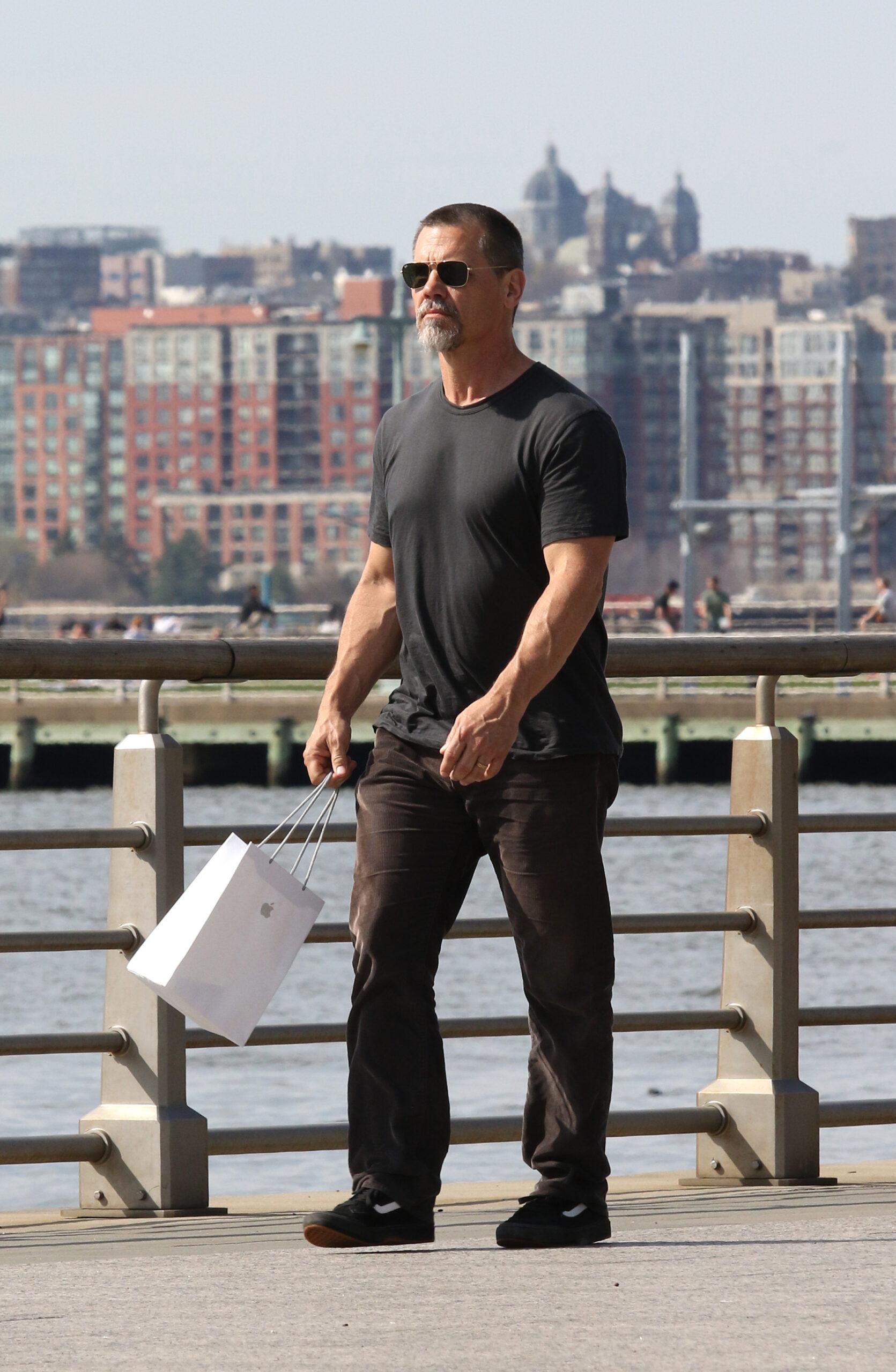 Josh Brolin spends quality time with daughter Eden and her fianc Cameron Crosby while enjoying cupcakes in New York City