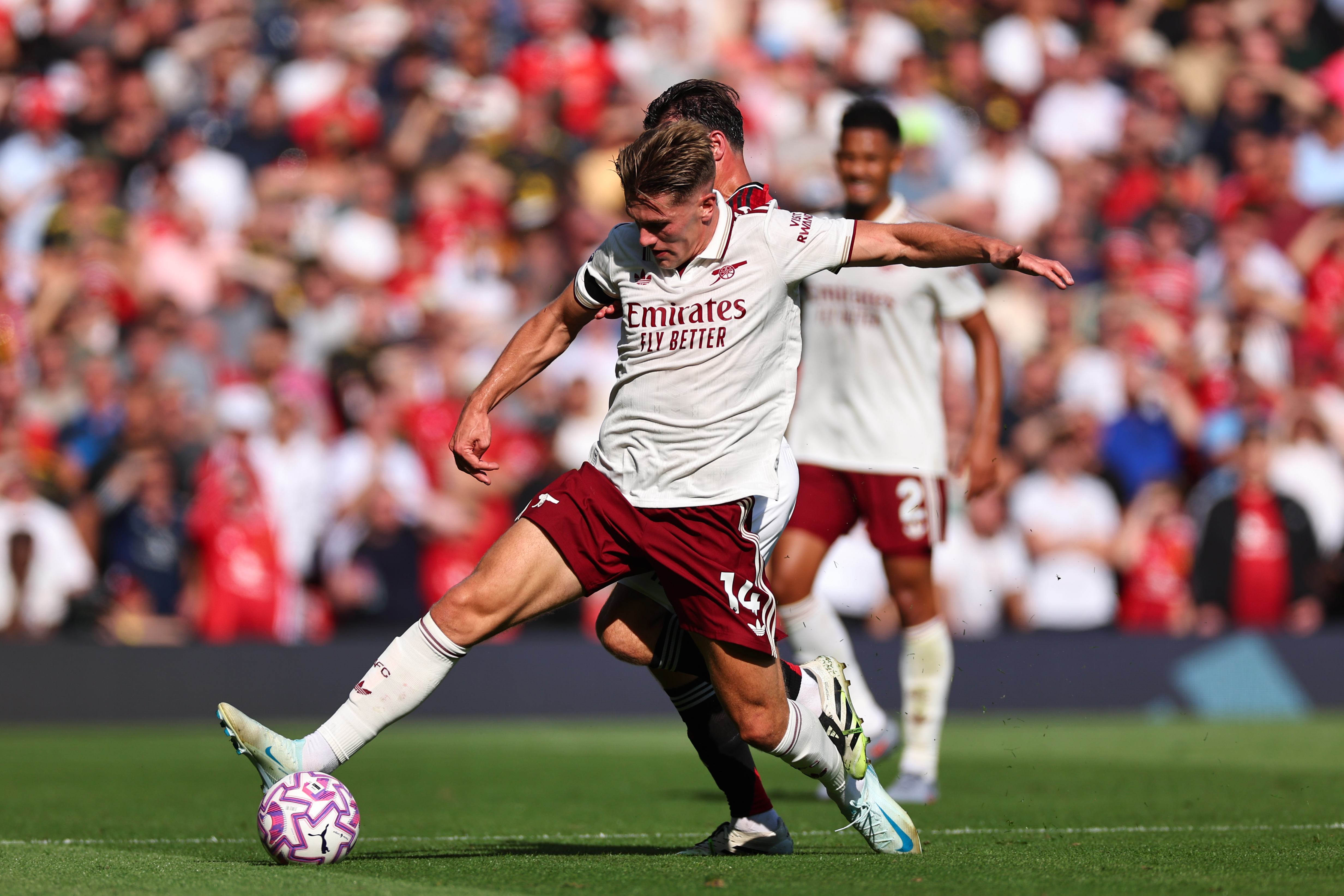 MANCHESTER, ENGLAND - AUGUST 17: Viktor Gyokeres of Arsenal during the Premier League match between Manchester United and Arsenal at Old Trafford on August 17, 2025 in Manchester, England. (Photo by Robbie Jay Barratt - AMA/Getty Images)