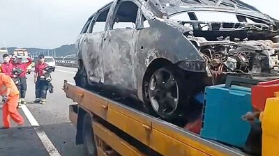 五楊高架休旅車行駛中「冒煙竄火」燒剩鐵架　駕駛驚險逃死劫