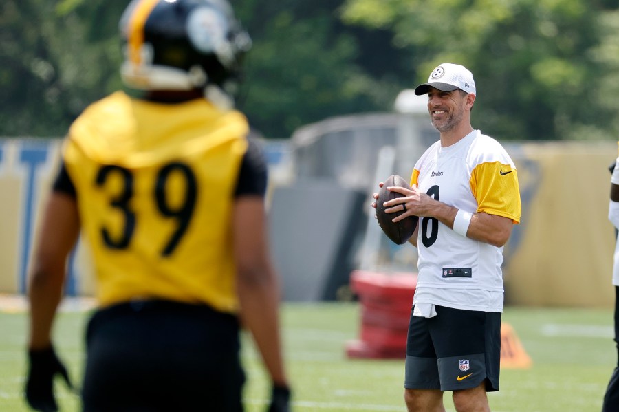 GettyImages-2218955365 Aaron Rodgers Steelers 2