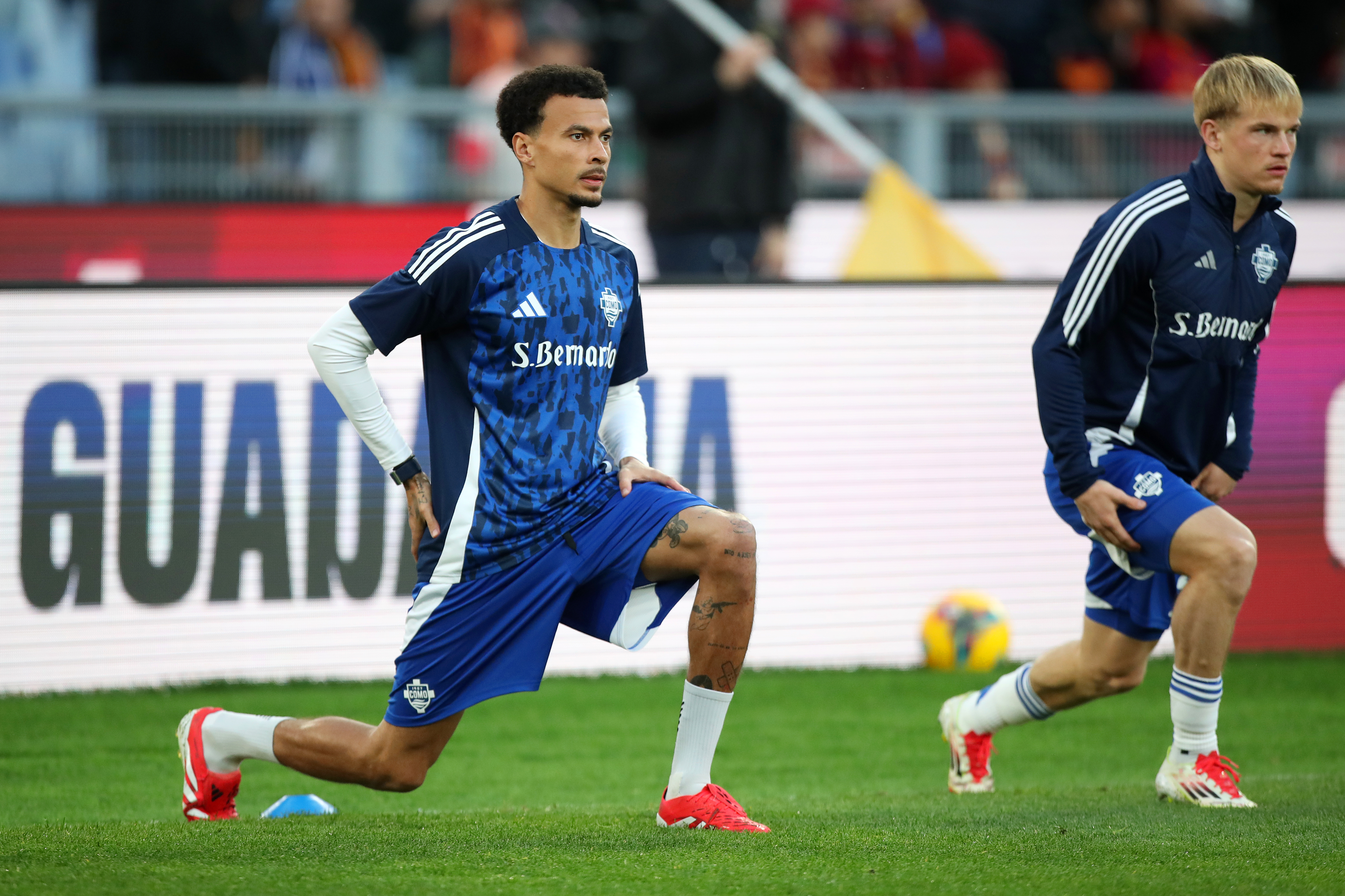 ROME, ITALY - MARCH 02: Dele Alli of Como warms up prior to the Serie A match between AS Roma and Como at Stadio Olimpico on March 02, 2025 in Rome, Italy. (Photo by Paolo Bruno/Getty Images)
