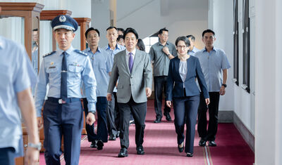 問題在「賴總統」不在內閣全面改組　治國之道還要向蔡英文請益