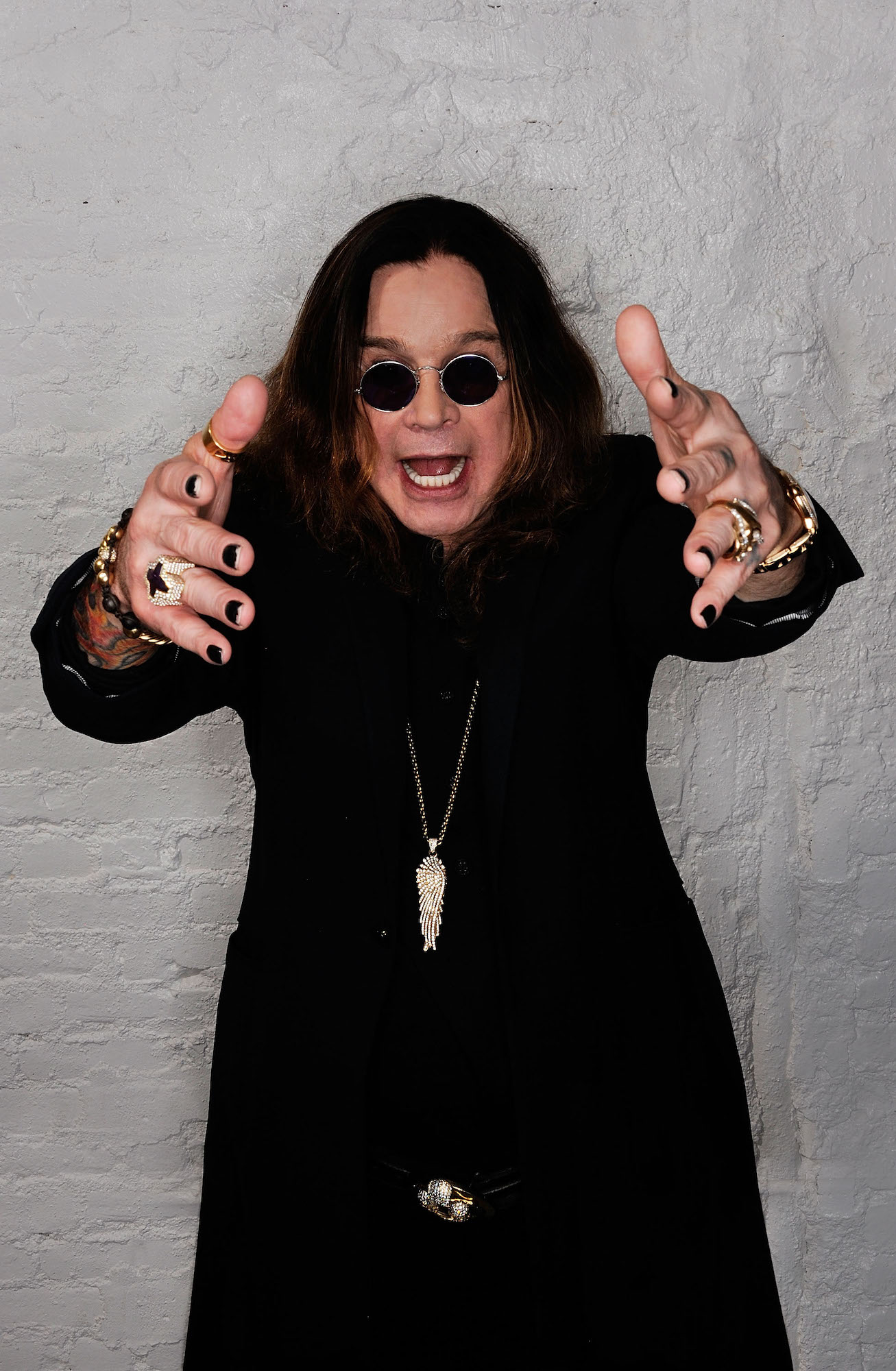 GettyImages-113157476-Kelly-Osbournes-Video-of-Dad-Ozzy-Enjoying-Family-Time-Resurfaces.jpg