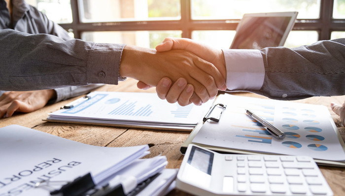 1月；四家消金公司；甩卖；超111亿不良资产；特征