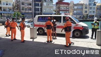 浪高2公尺照樣出勤！　海巡颱風天兩度赴小琉球送傷病患就醫