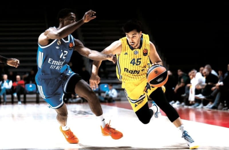 Maccabi Tel Aviv's Tamir Blatt vs Real Madrid (credit: Djorde Kostic, MACCABI TEL AVIV)