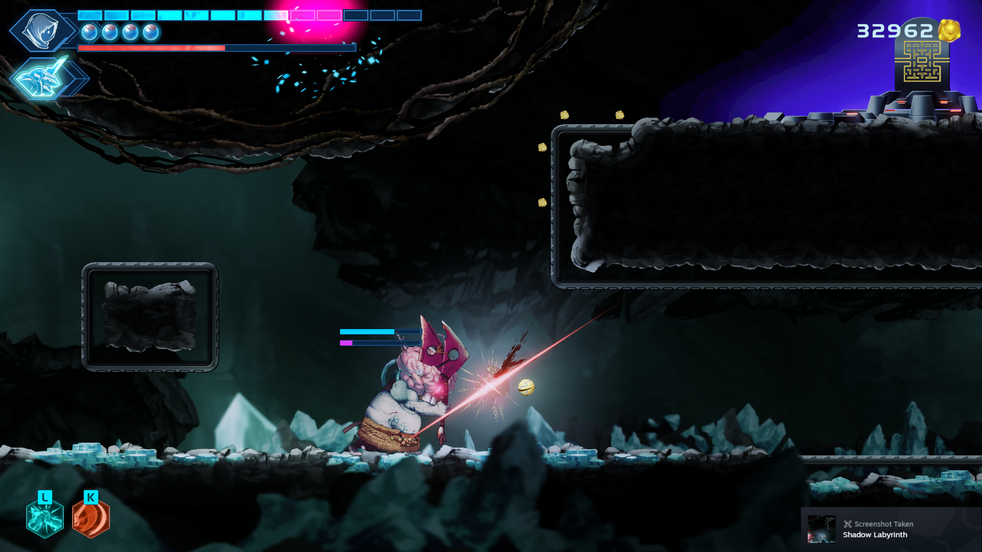 Fighting an enemy in Shadow Labyrinth.