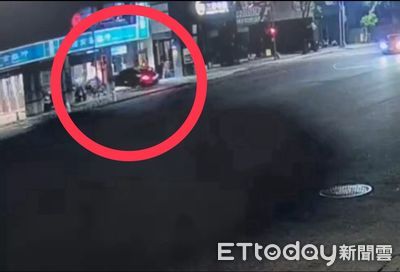 保時捷男醉駕！衝進騎樓玻璃門全碎　這銀行超慘...14年前就被撞
