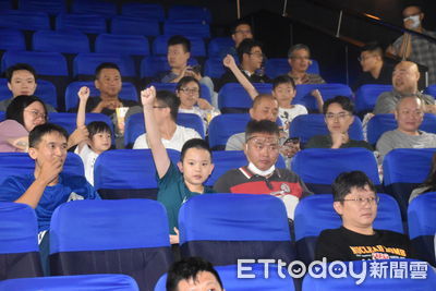 超實在父親節禮物　台中警包場帶同仁觀賞《壞蛋聯盟2》