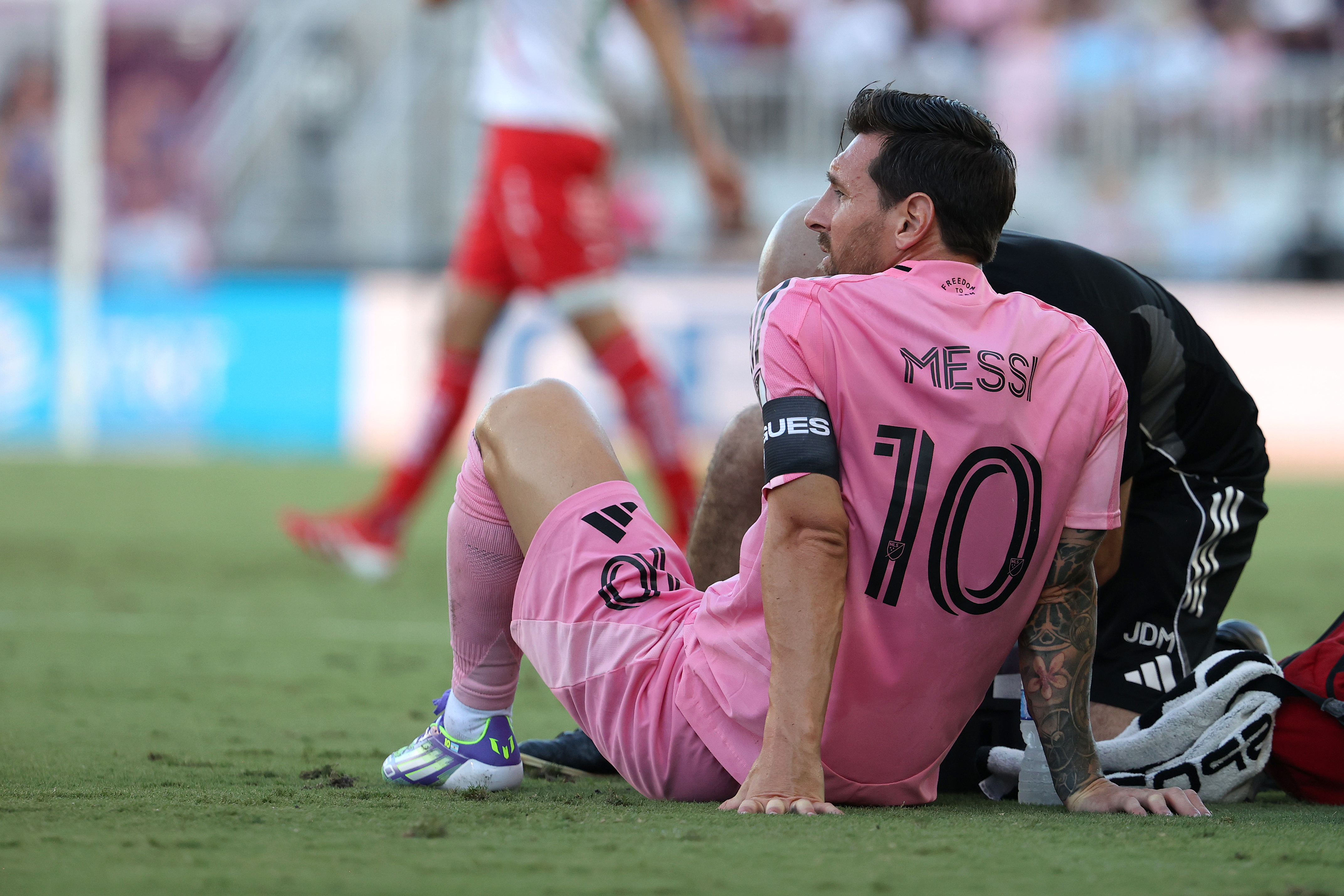 FORT LAUDERDALE, FLORIDA - AUGUST 02: Lionel Messi #10 of Inter Miami CF goes down injured during the Leagues Cup Phase One match between Inter Miami CF and Club Necaxa at Chase Stadium on August 2, 2025 in Fort Lauderdale, Florida. (Photo by Leonardo Fernandez/Getty Images)