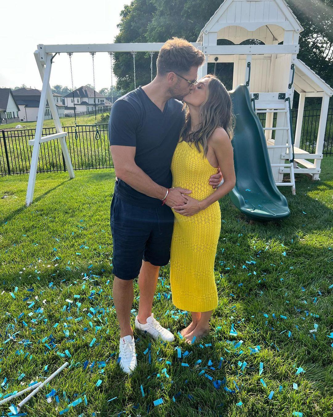 Jana Kramer & Fianc&eacute; Allan Russell kissing