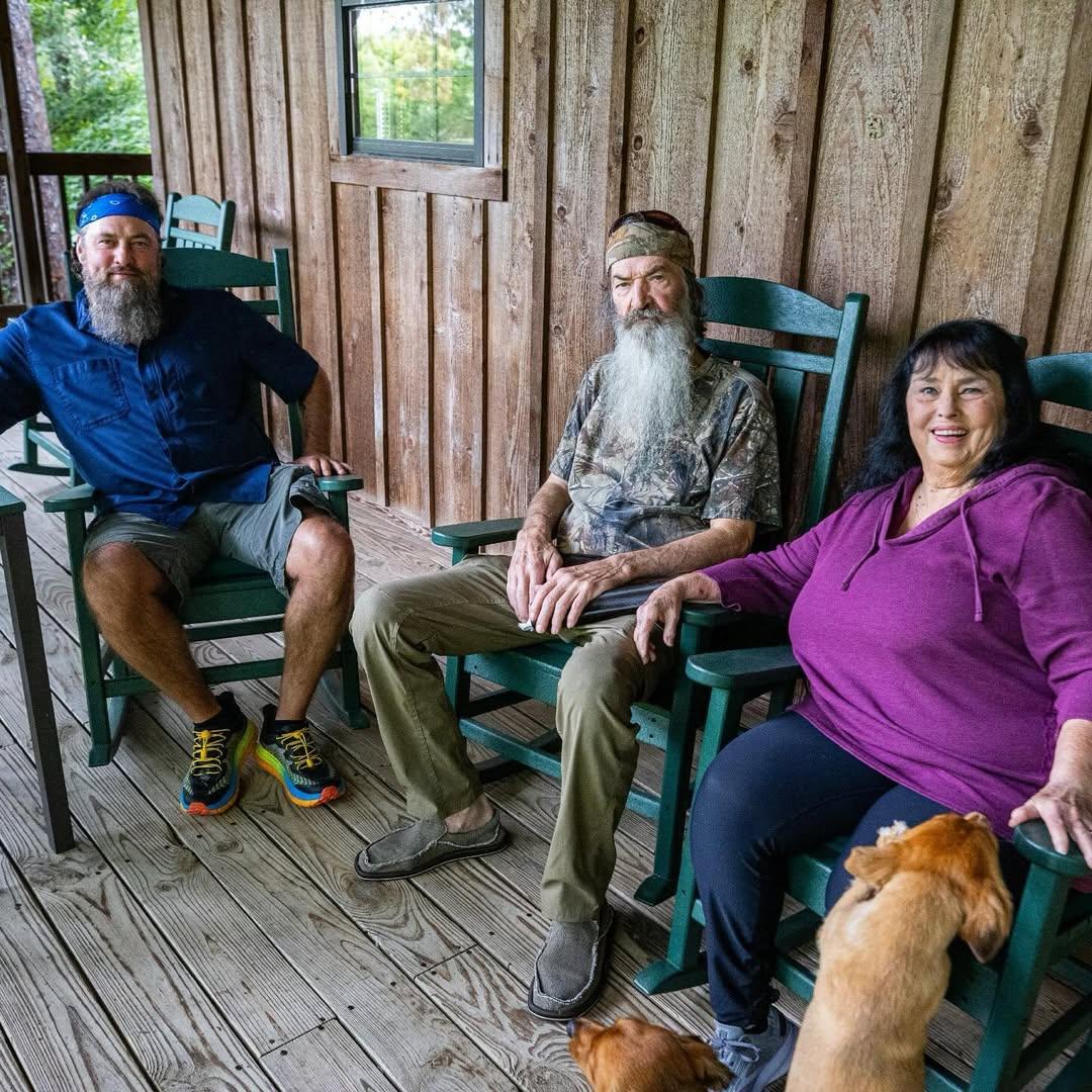 Duck Dynasty star Phil Robertson and his wife Kay and son, Willie