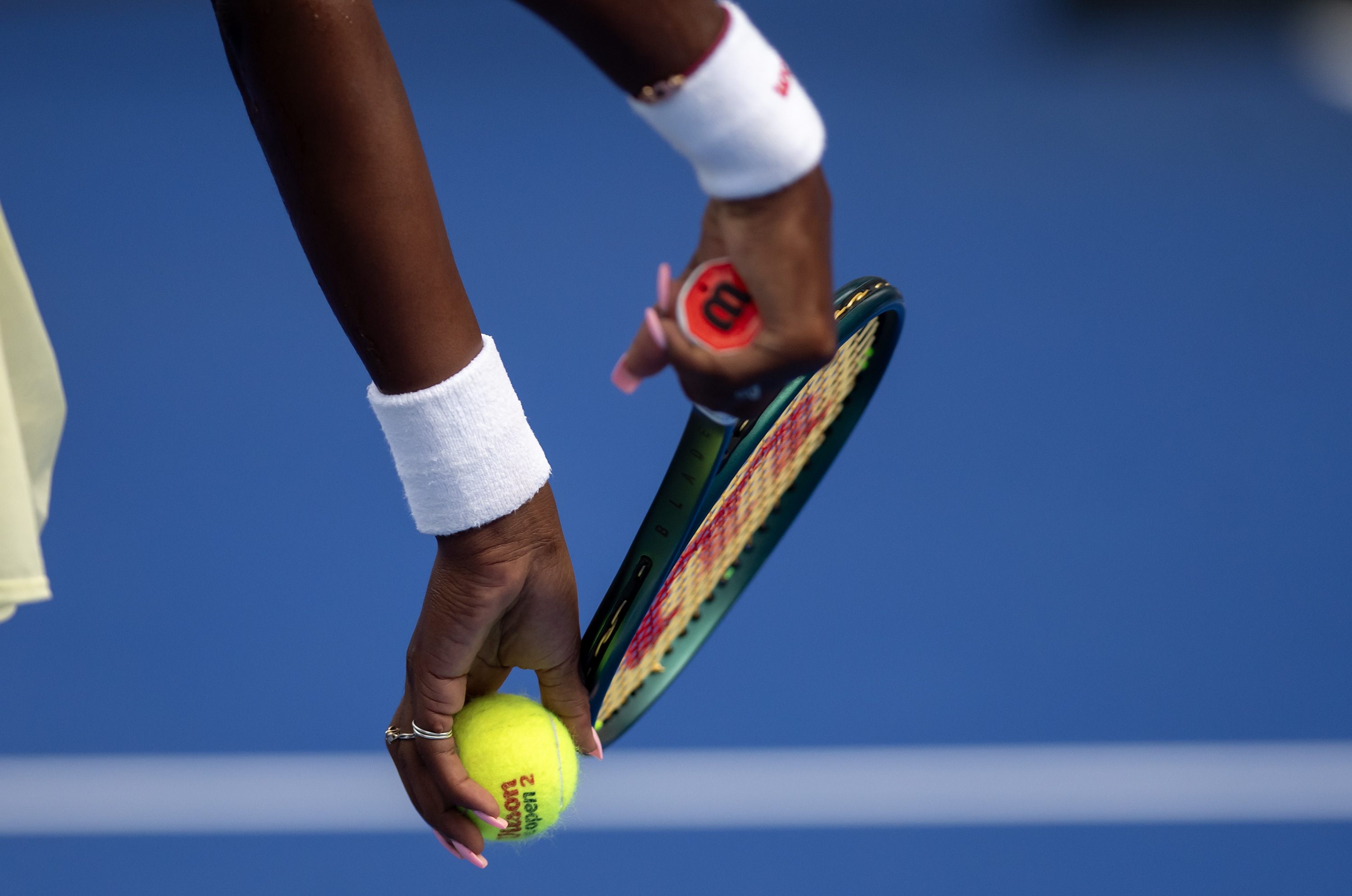 epa12317740 Alycia Parks of the US serves against Diana Shnaider of Russia during a semifinal match during the Monterrey Open tennis tournament in Monterrey, Mexico, 22 August 2025. EPA/MIGUEL SIERRA