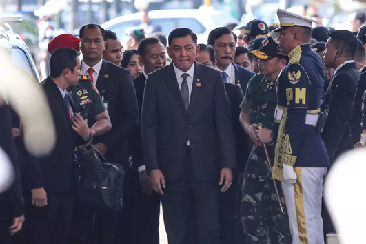 8月15日，沙夫里抵达雅加达国会大厦（资料图）。图源：印尼媒体
