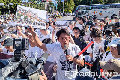 黃國昌號召「走讀」爆衝突8警受傷　警：將依《集遊法》偵辦