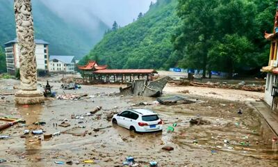 甘肅山洪10死33失聯　災民家被沖走、汽車擰成麻花