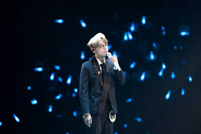 林家謙演唱會造型爆紅！靠一盤義大利麵吊飾　把西裝穿成全場最可愛