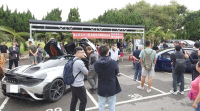 黃金超跑聯合拍賣會！麥拉倫未落槌　黃金條塊78萬8500拍出