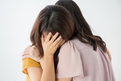 狠父棄養3子女又家暴妻！2女兒聲請免除扶養義務　遭駁回理由曝