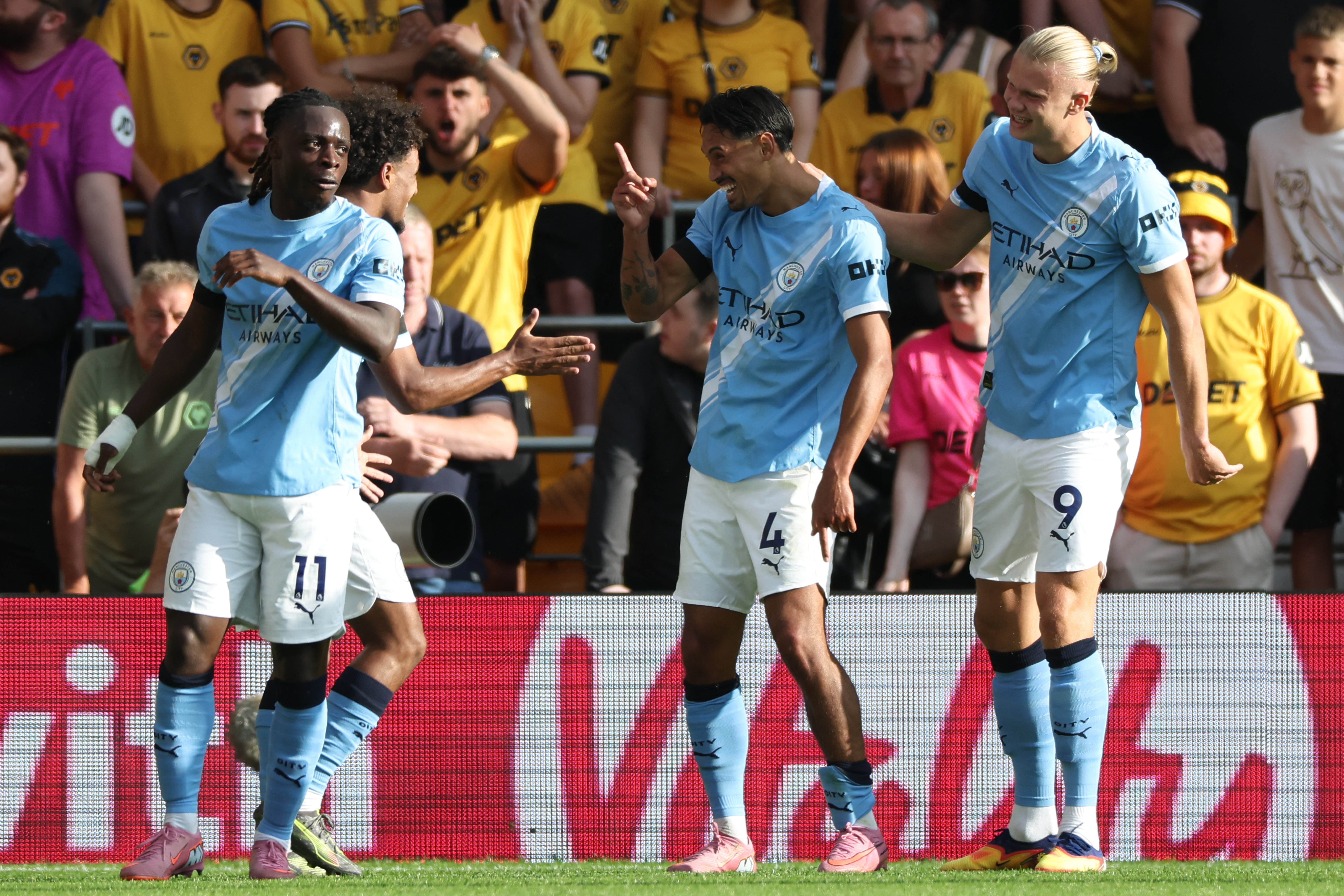 Manchester City's Dutch midfielder #04 Tijjani Reijnders (2R) celebrates scoring their second goal with Manchester City's Belgian midfielder #11 Jeremy Doku (L), Manchester City's Norwegian midfielder #52 Oscar Bobb (2L) and Manchester City's Norwegian striker #09 Erling Haaland (R) during the English Premier League football match between Wolverhampton Wanderers and Manchester City at the Molineux stadium in Wolverhampton, central England on August 16, 2025. (Photo by Darren Staples / AFP) / RESTRICTED TO EDITORIAL USE. No use with unauthorized audio, video, data, fixture lists, club/league logos or 'live' services. Online in-match use limited to 120 images. An additional 40 images may be used in extra time. No video emulation. Social media in-match use limited to 120 images. An additional 40 images may be used in extra time. No use in betting publications, games or single club/league/player publications. / (Photo by DARREN STAPLES/AFP via Getty Images)