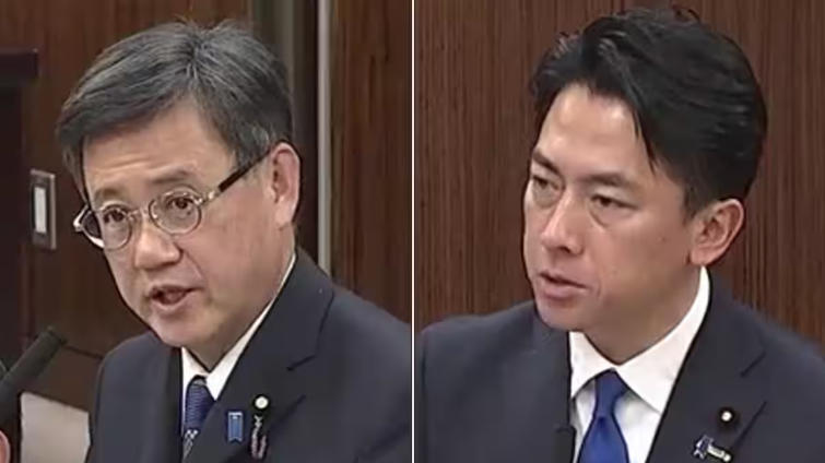 12月4日上午，日本防卫大臣小泉进次郎（右）在参议院听证会上发言。