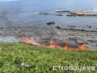 快訊／台2線員山子分洪道出口起火　漂流木狂燒濃煙竄天急灌救