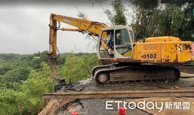 地層掏空危及民宅！　台南柳營1戶8口撤離水利局打鋼板樁穩坡