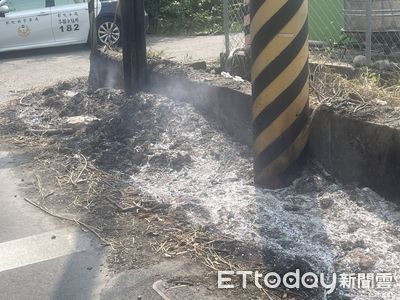 彰化芬園巷口火警！路樹燒焦險倒塌電桿也遭殃　警調監視器追兇