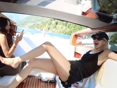 Ros&eacute;登船大露美腿　律師姊姊美顏搶鏡