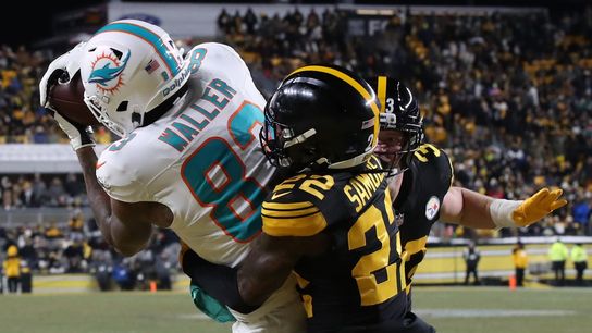 Dec 15, 2025; Pittsburgh, Pennsylvania, USA; Miami Dolphins tight end Darren Waller (83) catches the ball for a touchdown in the fourth quarter against the Pittsburgh Steelers at Acrisure Stadium. 