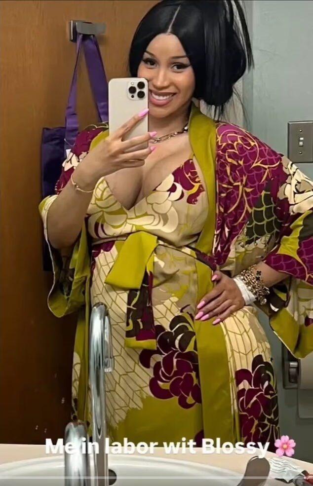 Cardi B's mirror selfie when she was in labor