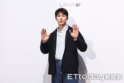 許光漢超帥學院風搭減齡瀏海造型現身！私服愛穿UNIQLO會「全包色」